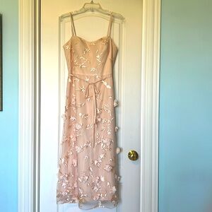 Embroidered with flowers dress